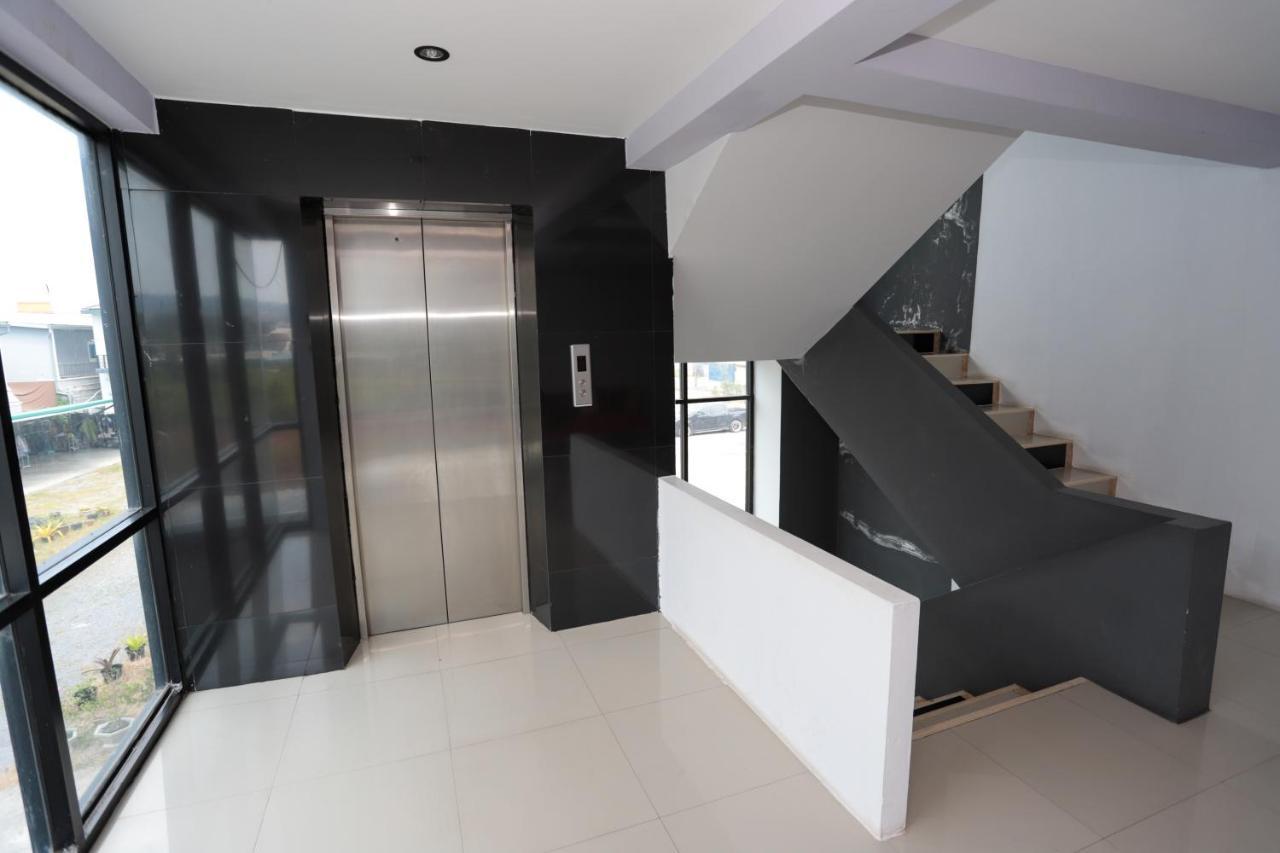 סוראט תאני C Tower Hotel מראה חיצוני תמונה