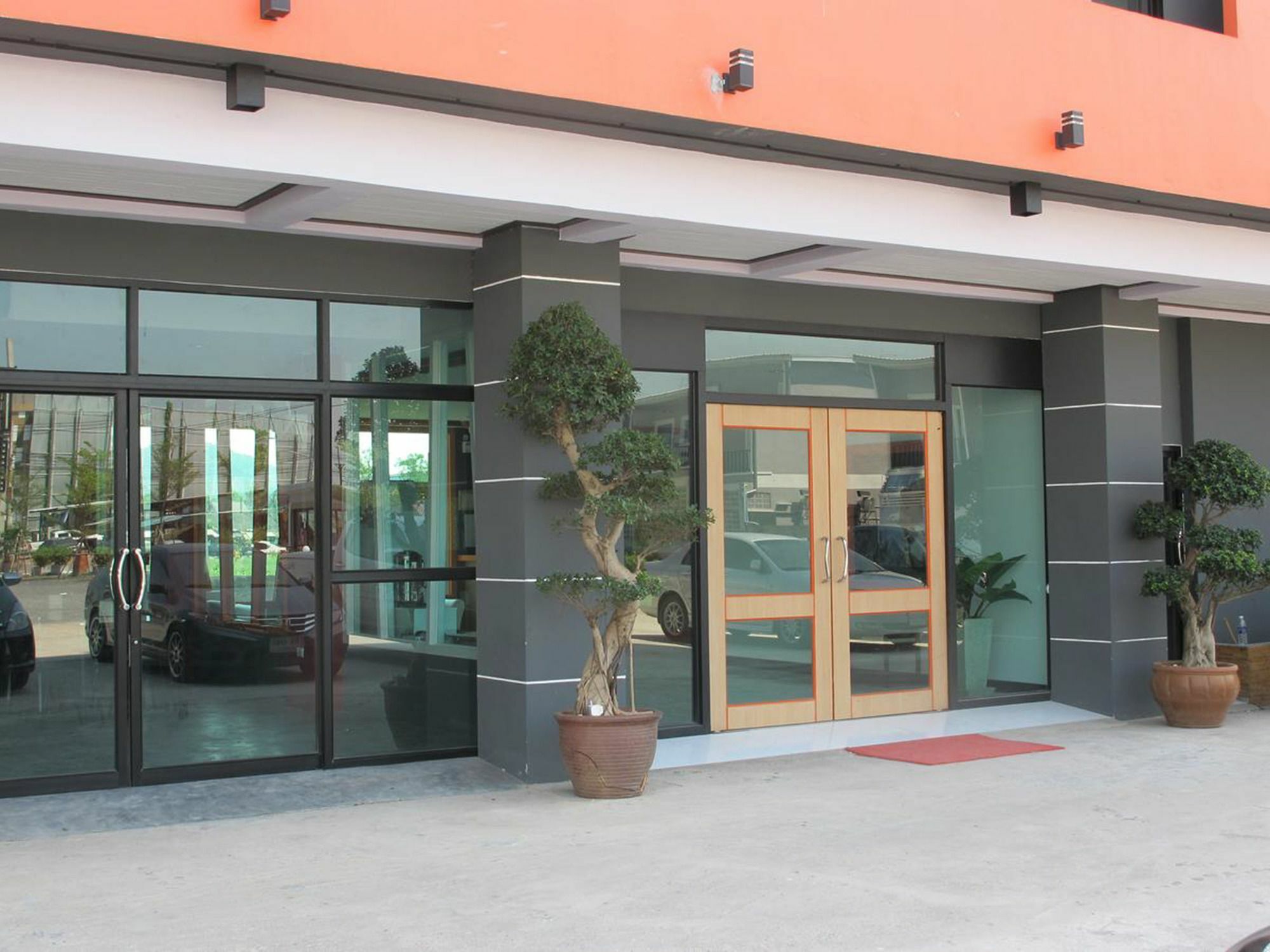 סוראט תאני C Tower Hotel מראה חיצוני תמונה